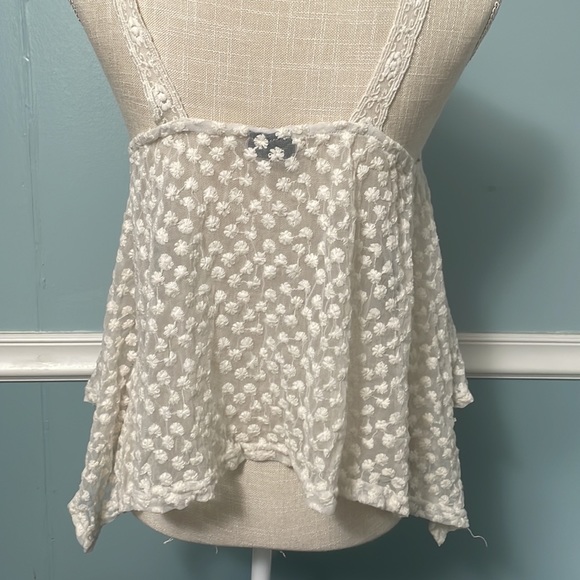Size small, sheer Rue 21 tank top, crocheted flowers, cream colored - Picture 3 of 4